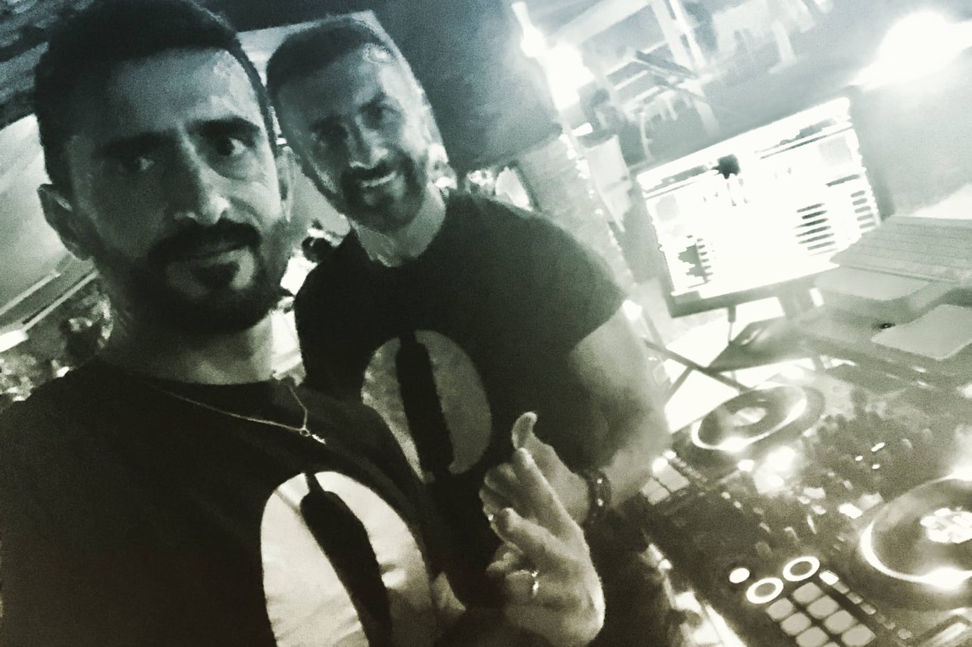 Jespo e Maurolamo in console, in bianco e nero