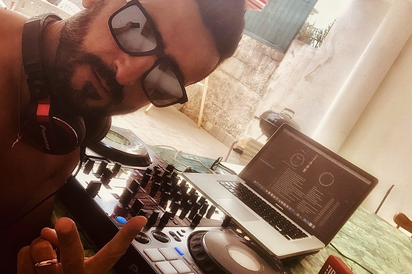 Jespo in console con il laptop