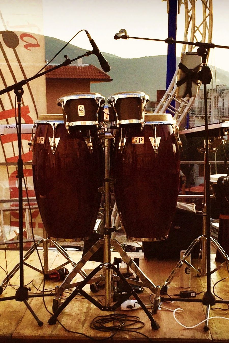 Le congas montate sul palco